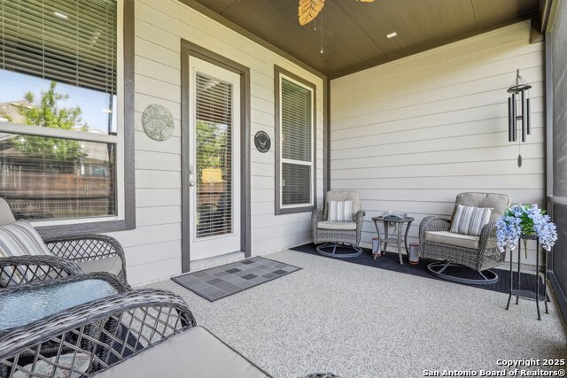 Listing photo id 56 for 1047 Daylan Heights