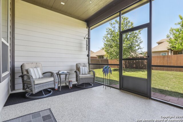 Listing photo id 57 for 1047 Daylan Heights