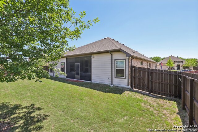 Listing photo id 58 for 1047 Daylan Heights
