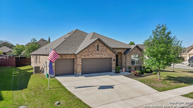 Listing photo id 65 for 1047 Daylan Heights