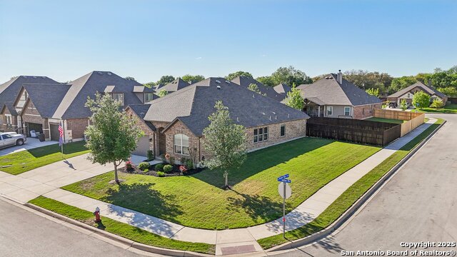 Listing photo id 68 for 1047 Daylan Heights