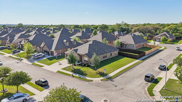 Listing photo id 69 for 1047 Daylan Heights