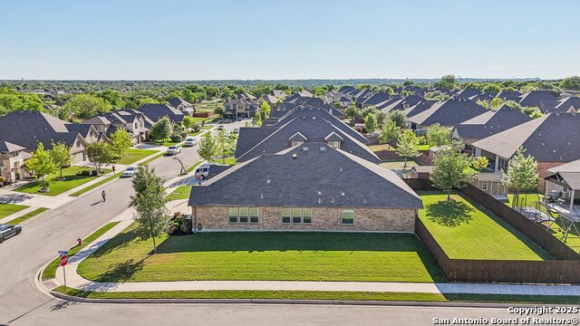 Listing photo id 71 for 1047 Daylan Heights