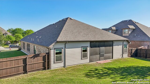 Listing photo id 74 for 1047 Daylan Heights