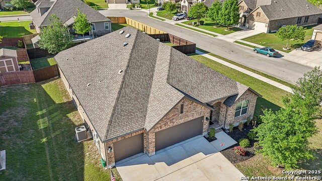 Listing photo id 76 for 1047 Daylan Heights