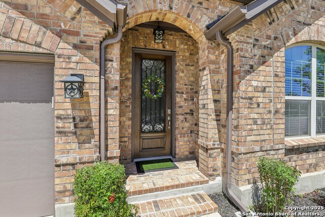 Listing photo id 6 for 1047 Daylan Heights