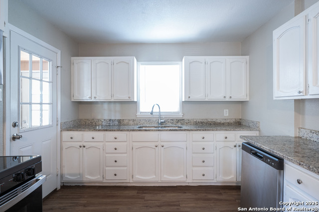 Listing photo id 8 for 875 Utopia