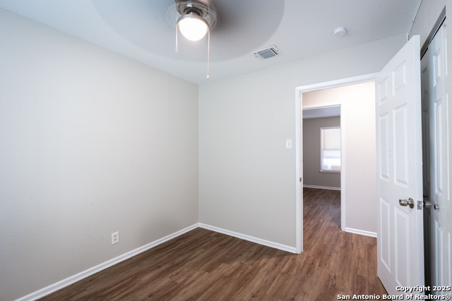 Listing photo id 10 for 875 Utopia