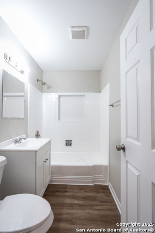 Listing photo id 13 for 875 Utopia