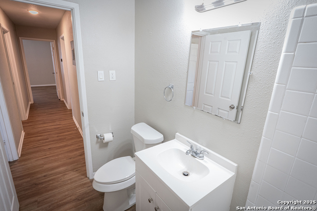 Listing photo id 14 for 875 Utopia