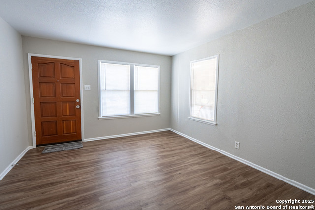 Listing photo id 4 for 875 Utopia