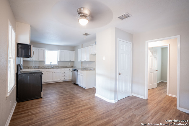 Listing photo id 6 for 875 Utopia