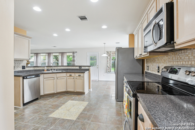 Image 13 of 43 For 240 Tierra Grande