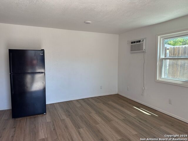 Image 4 of 6 For 411 Cincinnati Ave  201