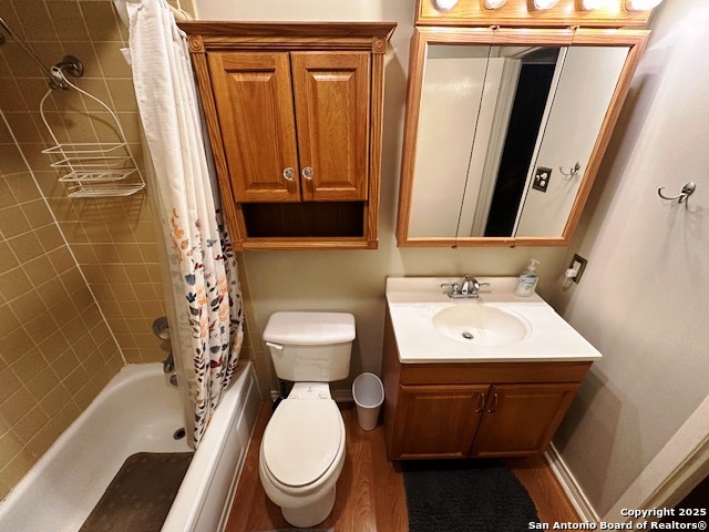 Image 20 of 23 For 8702 Village  302