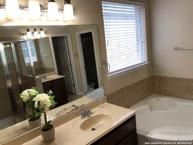 Listing photo id 10 for 3206 Briscoe Trail
