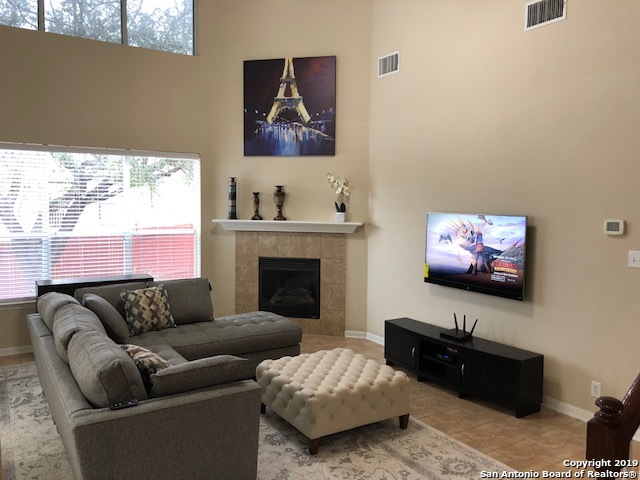 Listing photo id 2 for 3206 Briscoe Trail