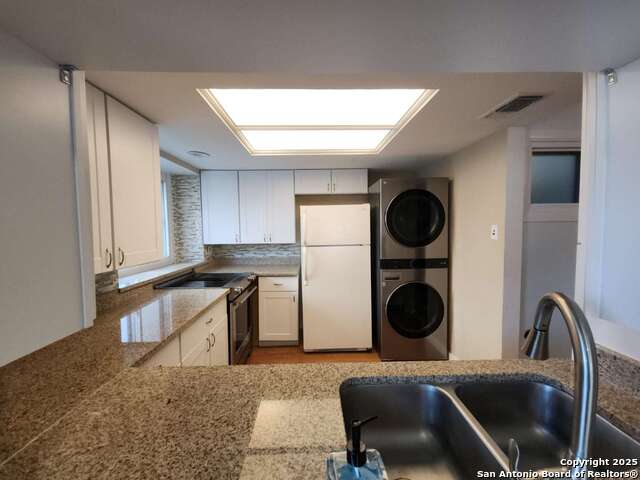Image 2 of 12 For 14122 Churchill Estates  1104