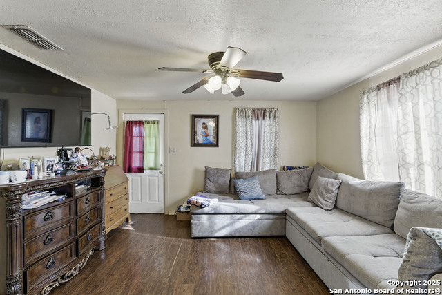 Listing photo id 11 for 556 Gode  