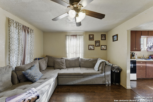 Listing photo id 12 for 556 Gode  