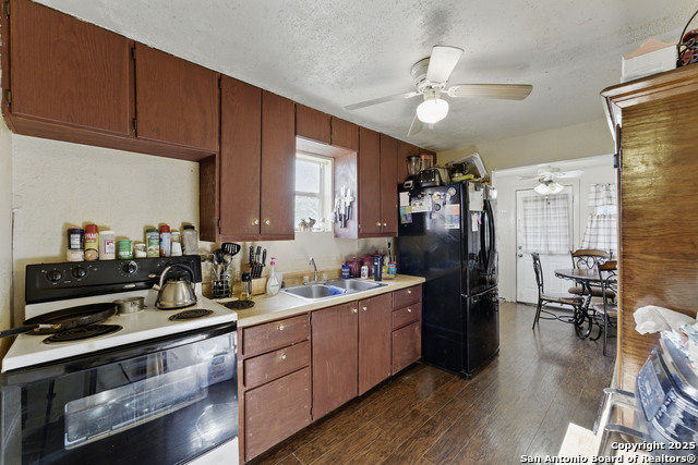 Listing photo id 13 for 556 Gode  