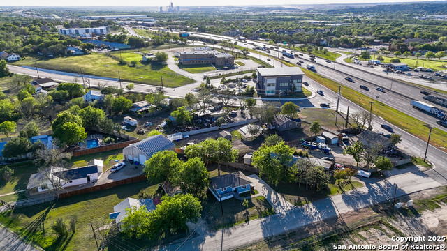 Listing photo id 27 for 556 Gode  