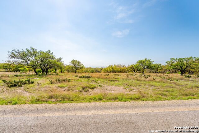 Listing photo id 4 for 00 Tablerock Dr