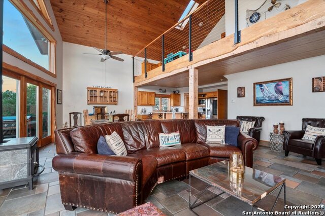 Listing photo id 8 for 21008 W Lakeshore Dr