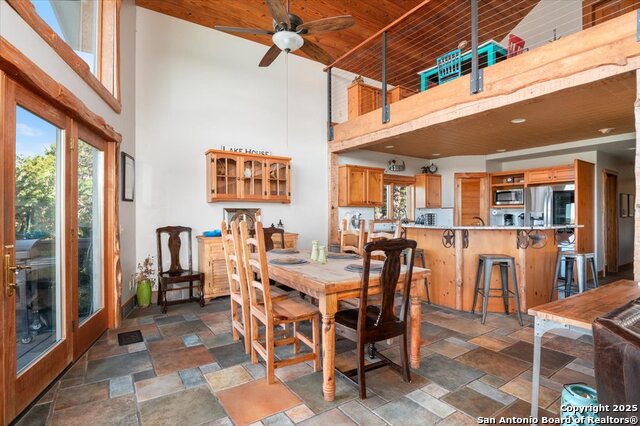 Listing photo id 9 for 21008 W Lakeshore Dr