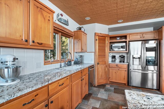 Listing photo id 12 for 21008 W Lakeshore Dr