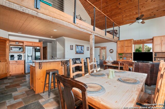 Listing photo id 14 for 21008 W Lakeshore Dr