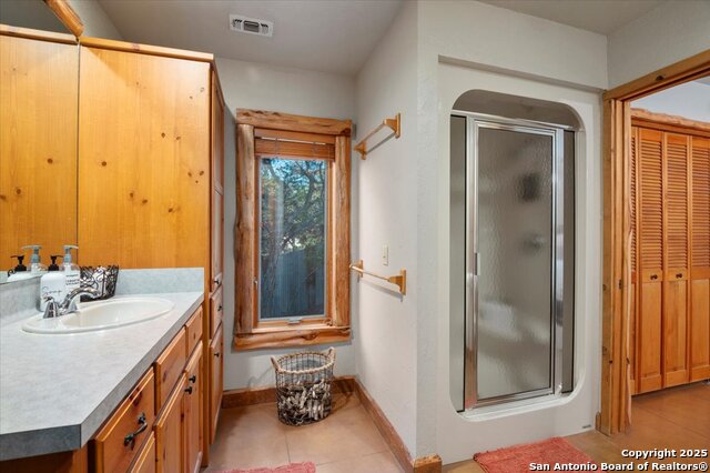 Listing photo id 27 for 21008 W Lakeshore Dr