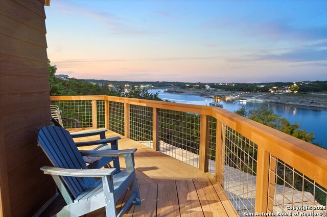 Listing photo id 1 for 21008 W Lakeshore Dr