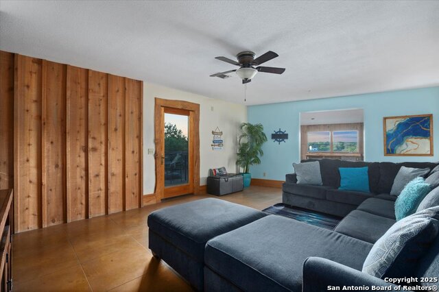 Listing photo id 29 for 21008 W Lakeshore Dr