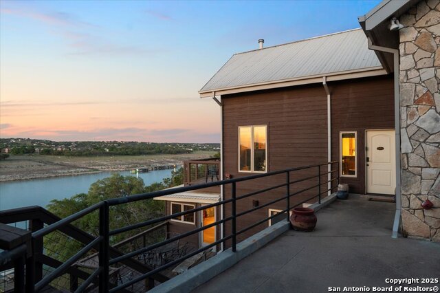 Listing photo id 2 for 21008 W Lakeshore Dr