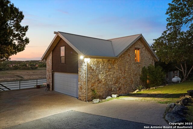 Listing photo id 4 for 21008 W Lakeshore Dr