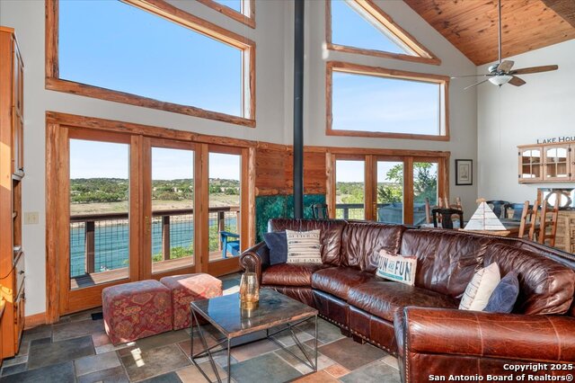 Listing photo id 5 for 21008 W Lakeshore Dr