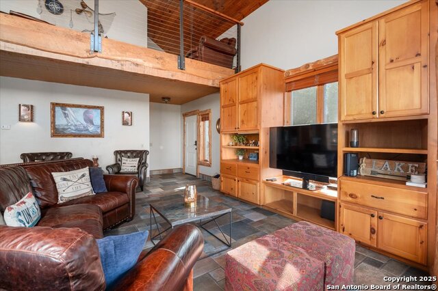 Listing photo id 6 for 21008 W Lakeshore Dr
