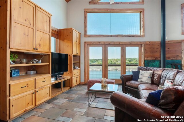 Listing photo id 7 for 21008 W Lakeshore Dr