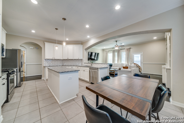 Image 11 of 25 For 2820 Lake Highlands