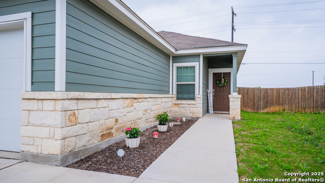 Listing photo id 1 for 3311 Rosita