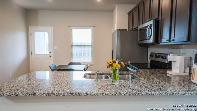 Listing photo id 6 for 3311 Rosita