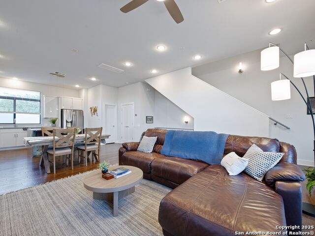 Image 21 of 46 For 1606 Hackberry #201 N 201