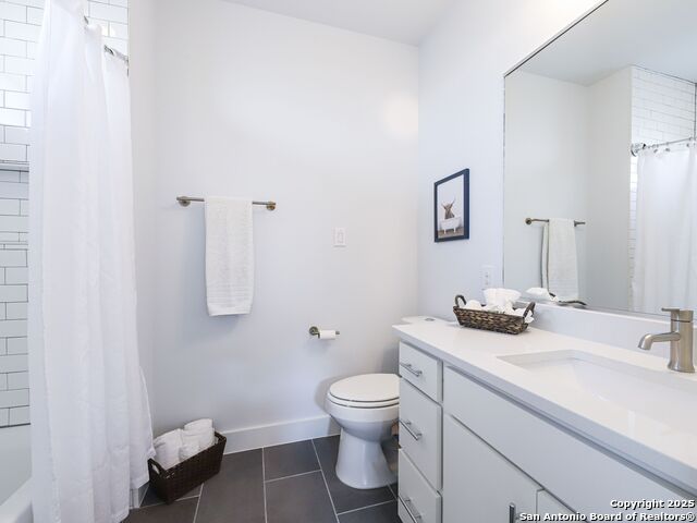 Image 34 of 46 For 1606 Hackberry #201 N 201