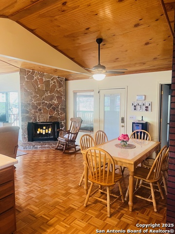 Listing photo id 8 for 272 Lakeshore Dr N