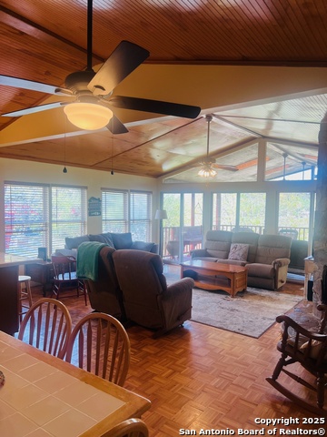 Listing photo id 9 for 272 Lakeshore Dr N