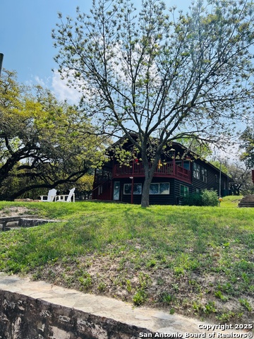 Listing photo id 19 for 272 Lakeshore Dr N