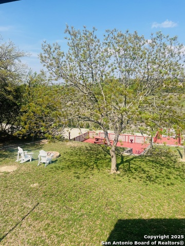 Listing photo id 3 for 272 Lakeshore Dr N