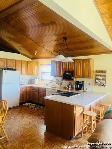 Listing photo id 6 for 272 Lakeshore Dr N