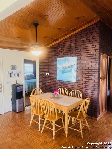 Listing photo id 7 for 272 Lakeshore Dr N